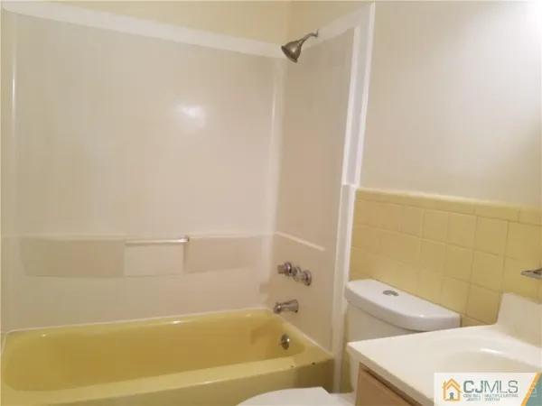 $2,995 | 8 Poe Court, Kendall Park, NJ 08824