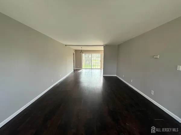 $2,995 | 8 Poe Court, Kendall Park, NJ 08824