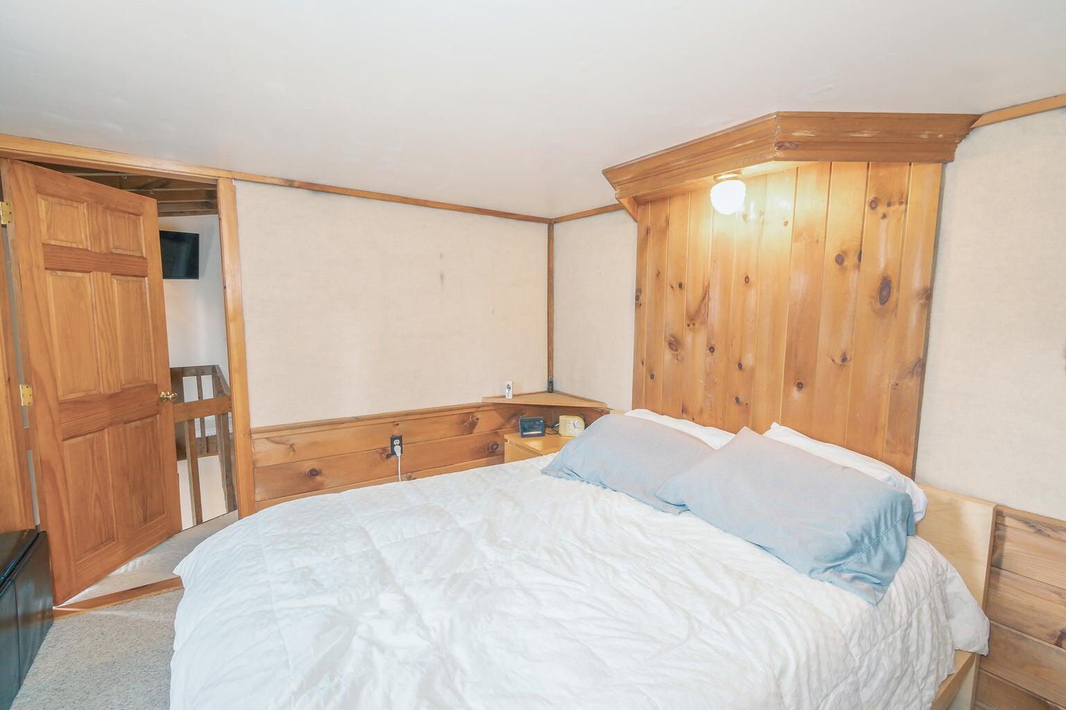 8 Main Street Eustis, ME 04982 - Photo 17 of 25 Bedroom 3
