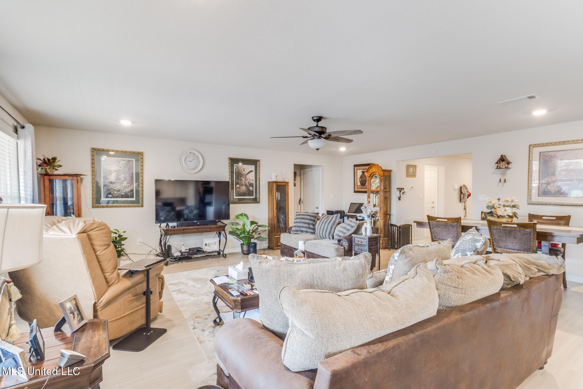 1998 Pettits Lane Long Beach, MS 39560 - Photo 5 of 26 IMG_1954_ENF