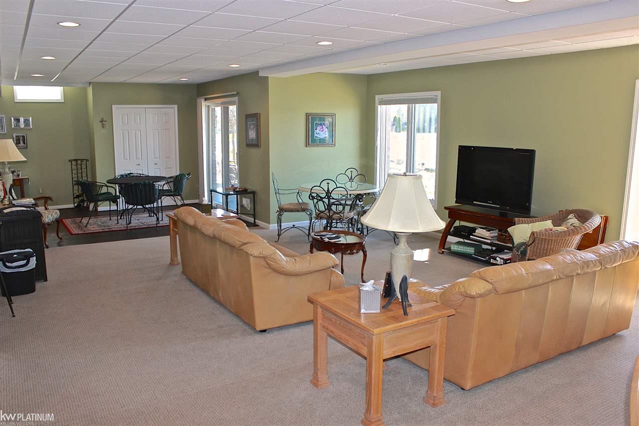 1796 Mackwood Road Rochester, MI 48307 - Photo 44 of 57 31317518-43.JPG