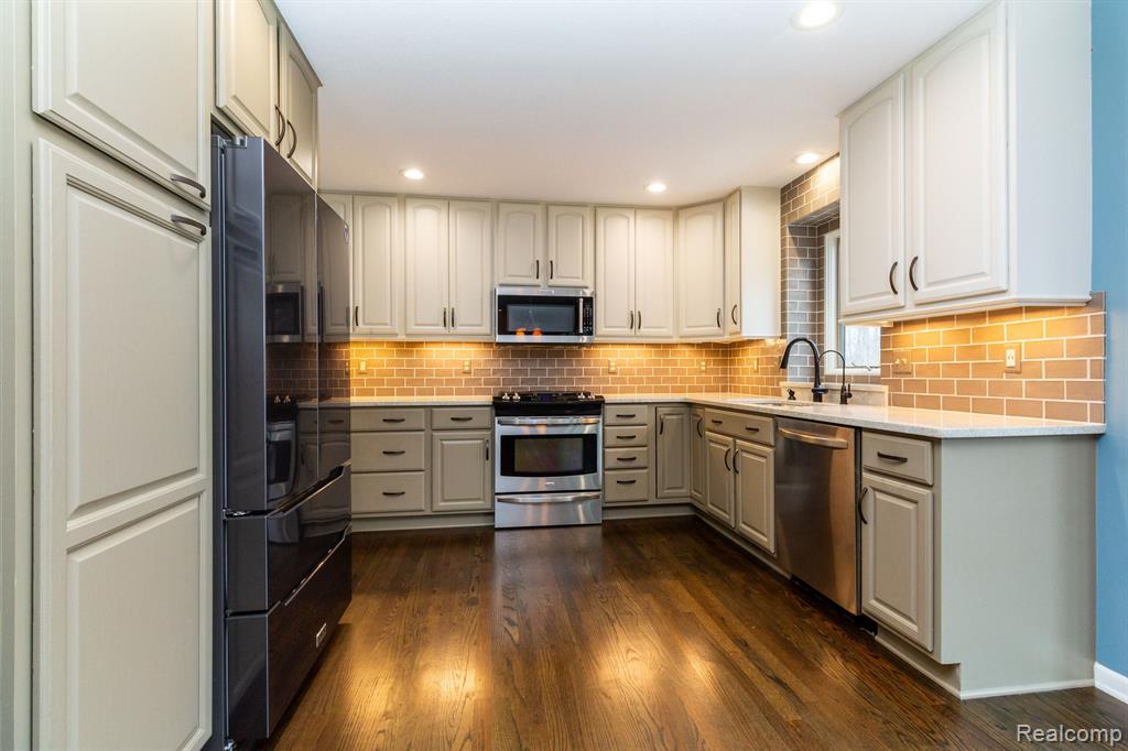 9134 Groh Road Grosse Ile, MI 48138 - Photo 9 of 61 Gallery Image 9