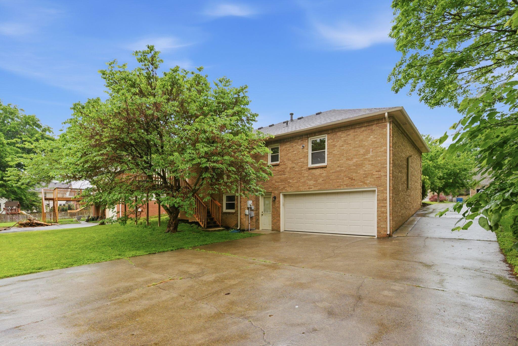 4313 Gum Tree Lane Lexington, KY 40513 - Photo 51 of 54 2 car garage w/separate entry to basement and ample extra parking.