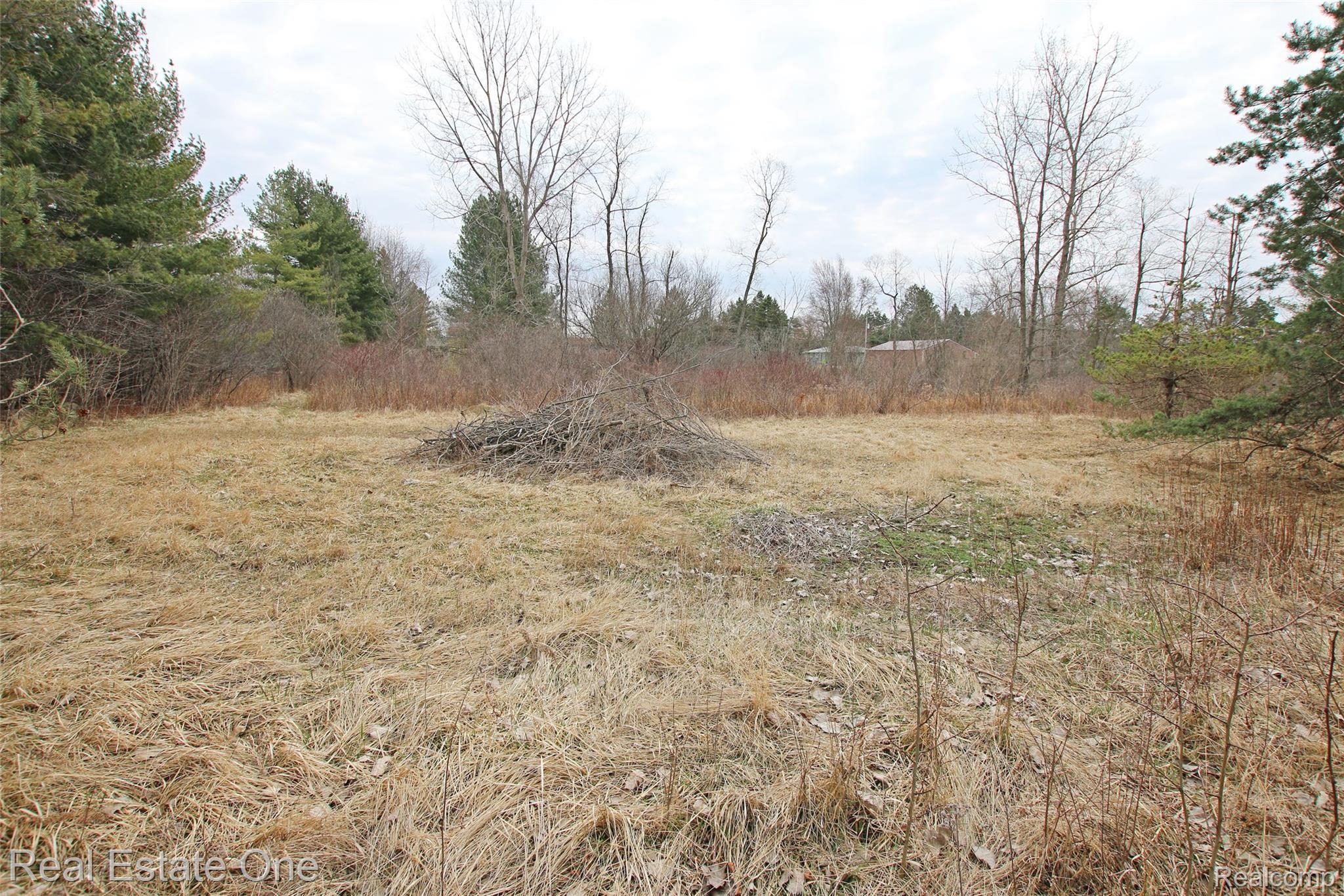940 South Hurd Road Oxford, MI 48371 - Photo 57 of 57 57) Back of the Property.jpg