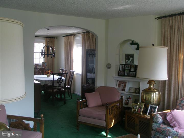 6142 Reach Street Philadelphia, PA 19111 - Photo 7 of 23 Living Room