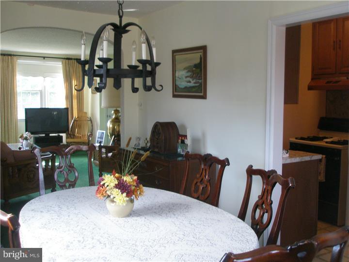6142 Reach Street Philadelphia, PA 19111 - Photo 10 of 23 Dining Room