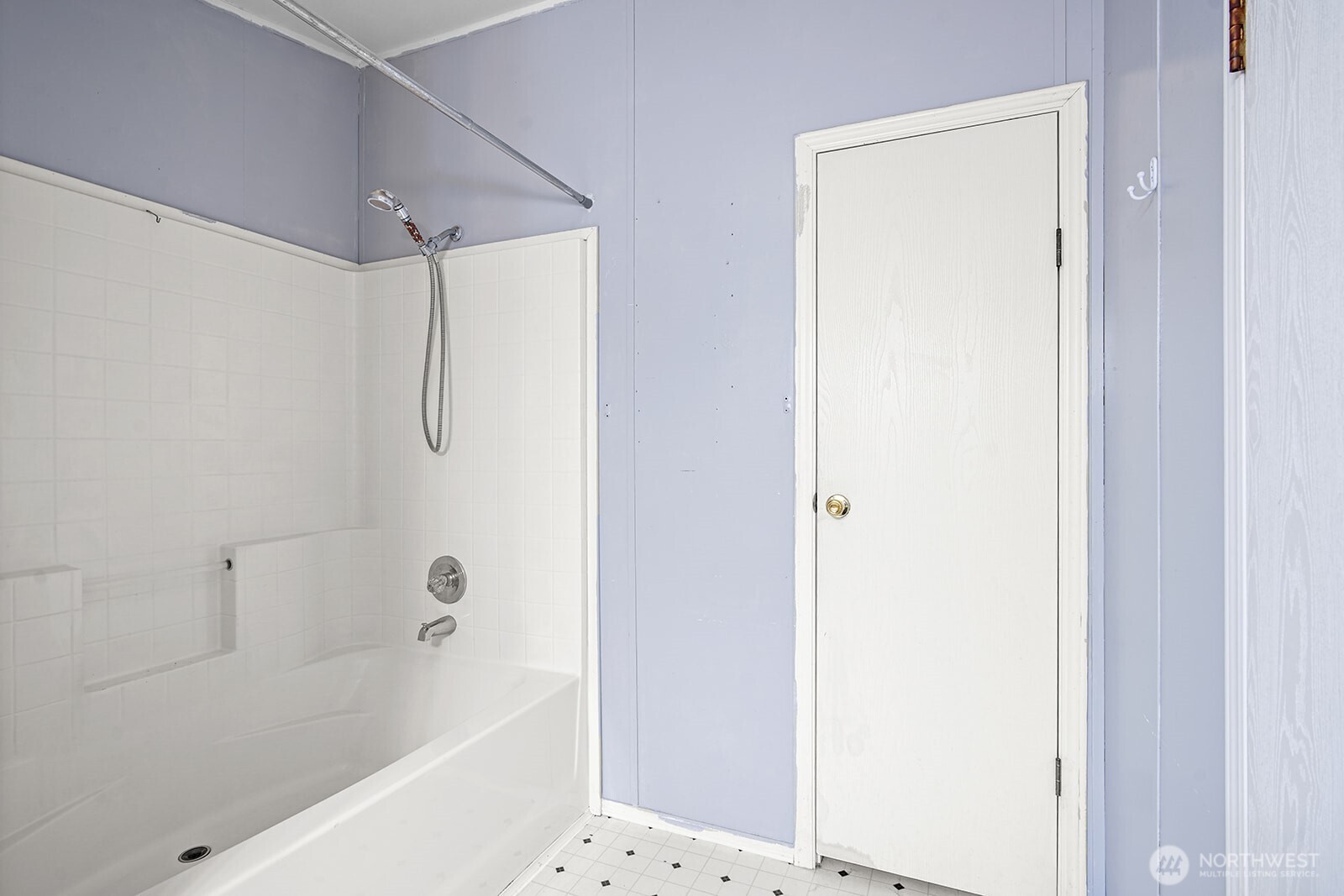 124 South 6th Street McCleary, WA 98557 - Photo 23 of 33 a bathroom with a bathtub and a shower