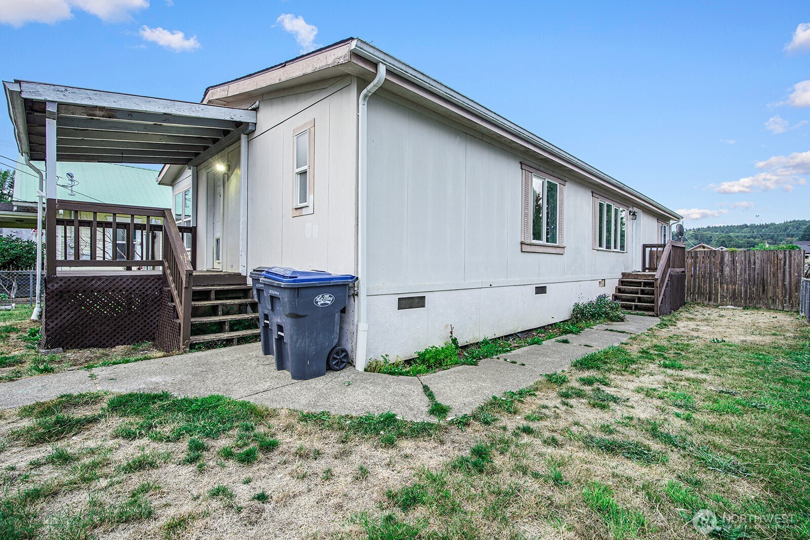 124 South 6th Street McCleary, WA 98557 - Photo 5 of 33 a front view of a house with garden