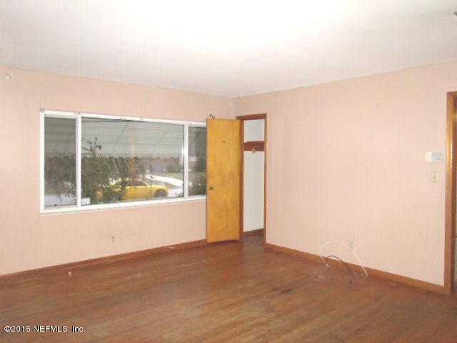 4503 Rainer Road Jacksonville, FL 32210 - Photo 2 of 10 living room