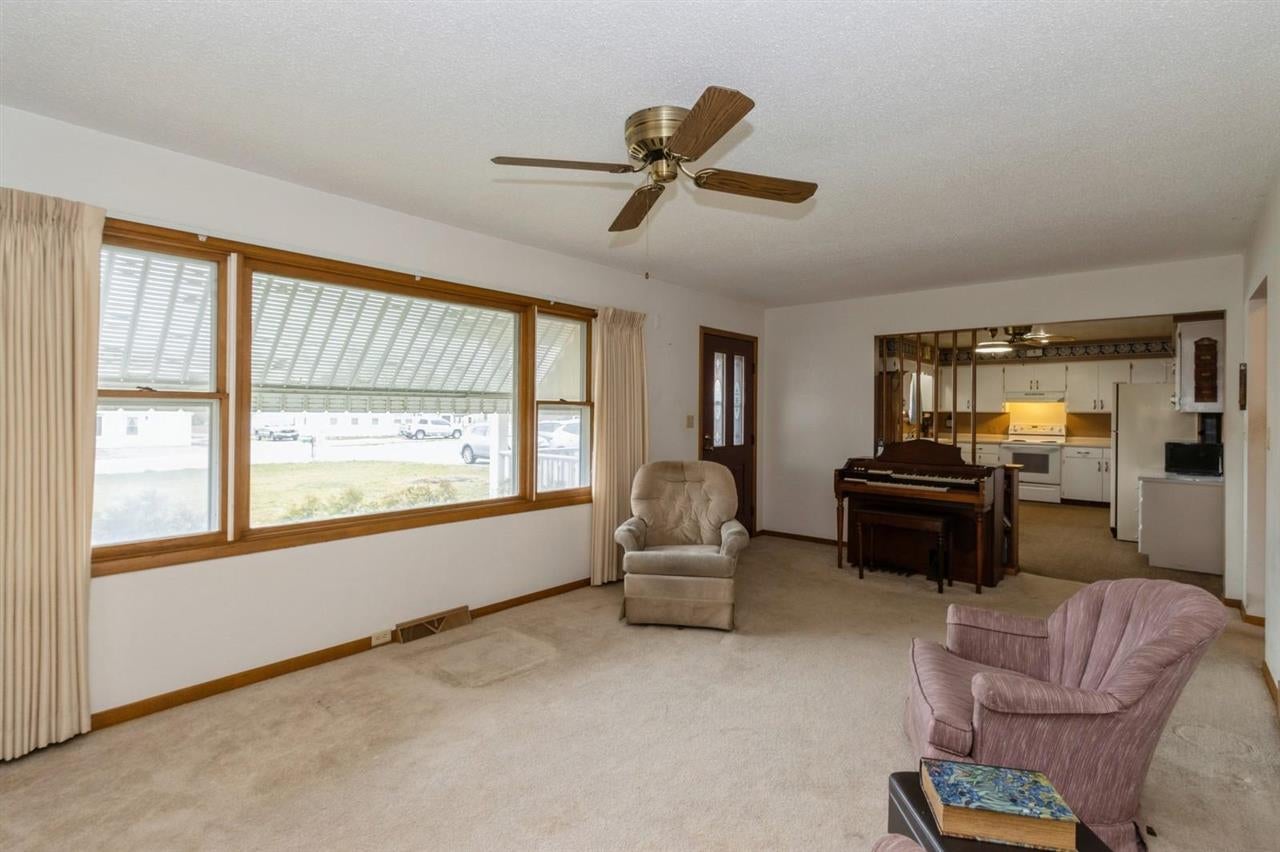 12011 Club Road Cedar Rapids, IA 52404 - Photo 4 of 21 Gallery Image 4