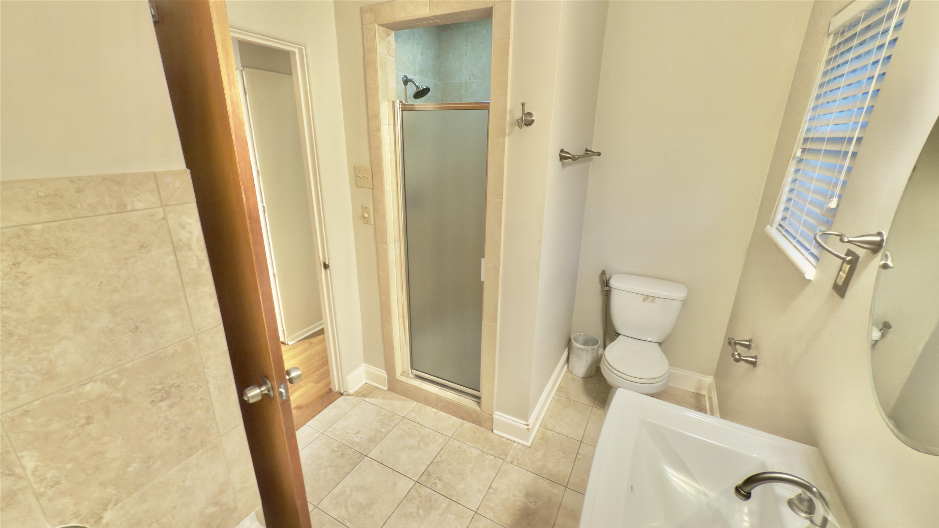 5209 Walnut Grove Road Memphis, TN 38117 - Photo 17 of 30 a bathroom with a sink and a tub