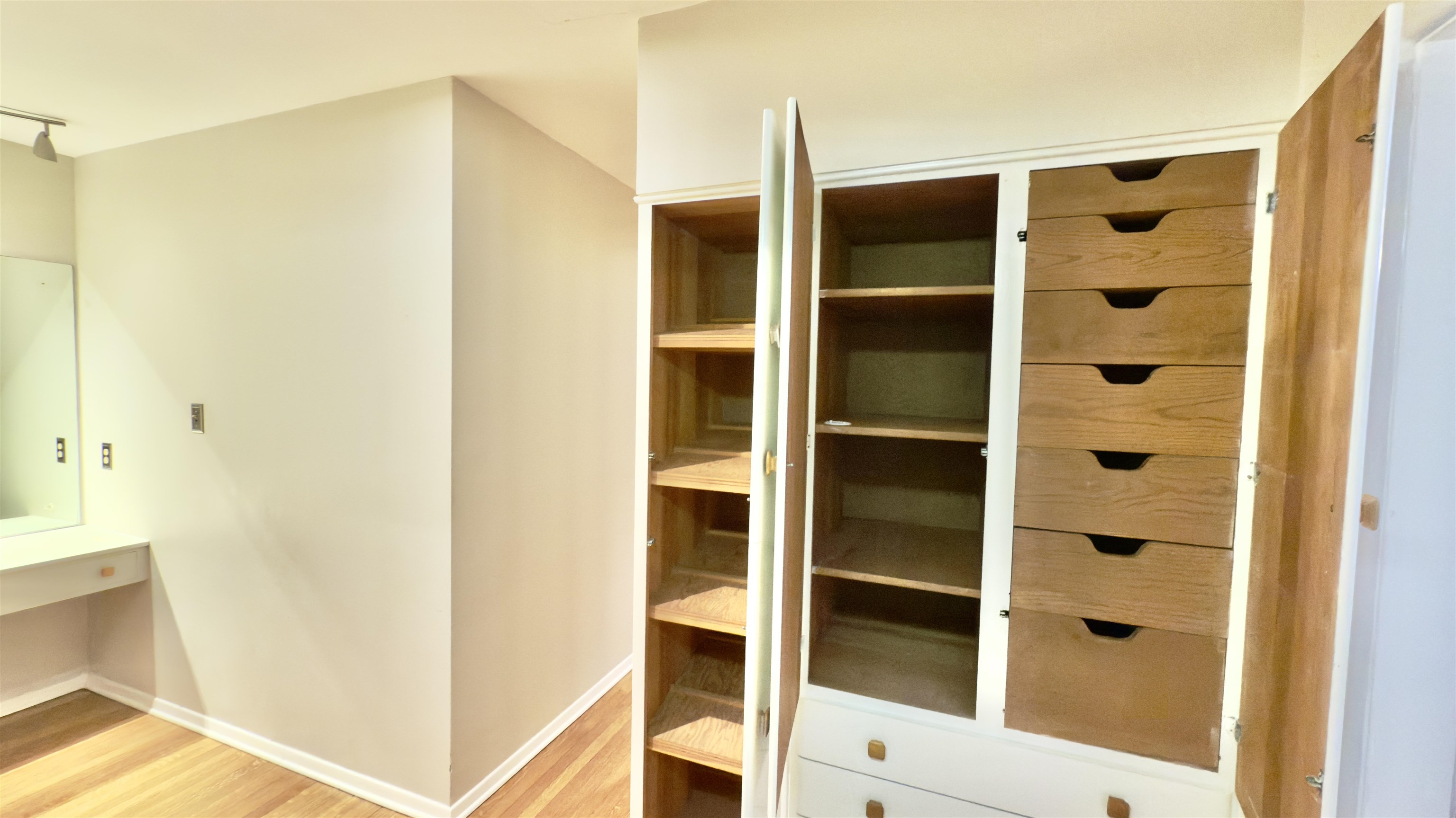5209 Walnut Grove Road Memphis, TN 38117 - Photo 19 of 30 a view of walk in closet with empty racks