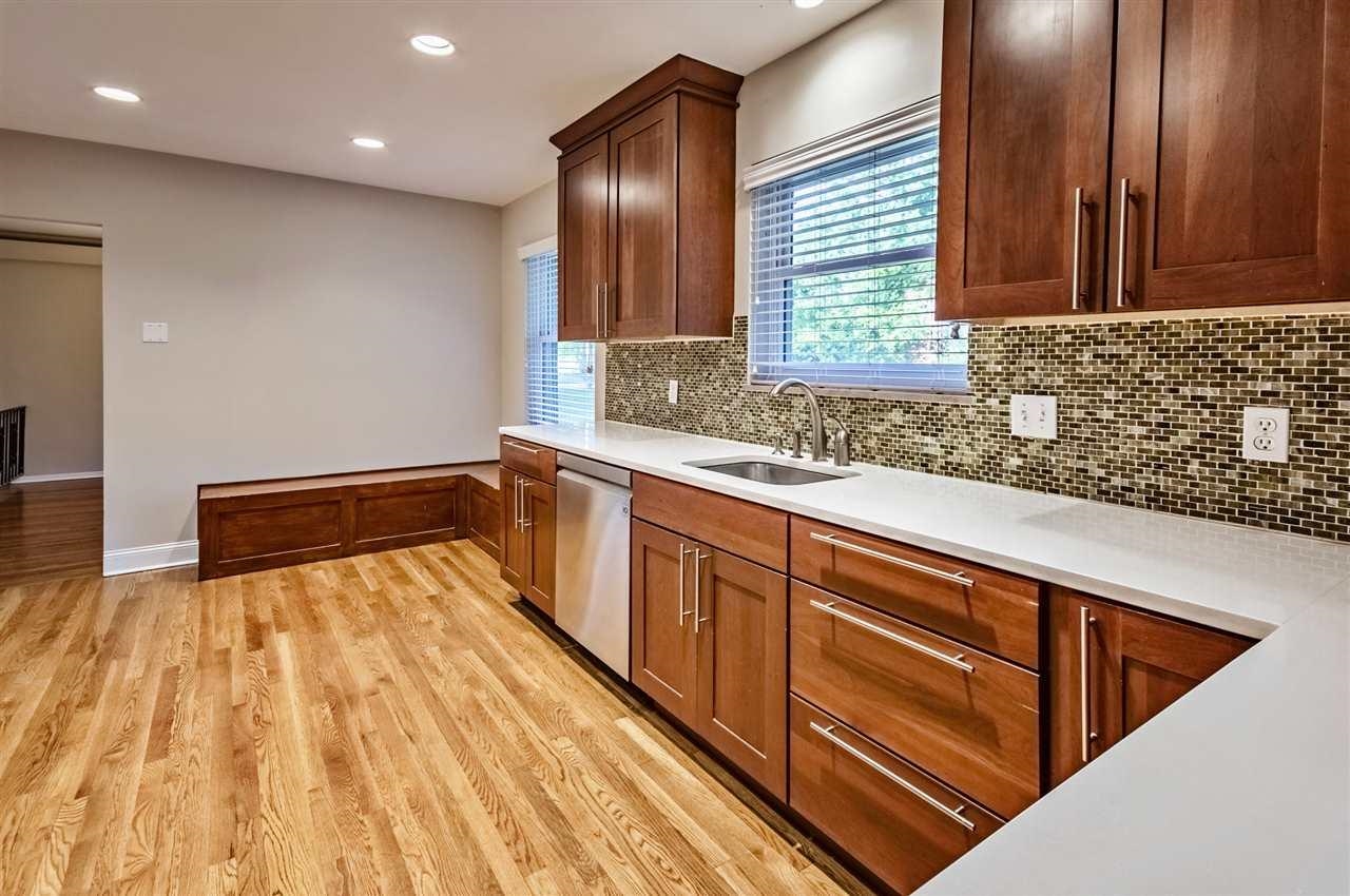 5209 Walnut Grove Road Memphis, TN 38117 - Photo 6 of 30 a bathroom with a sink and a bathtub