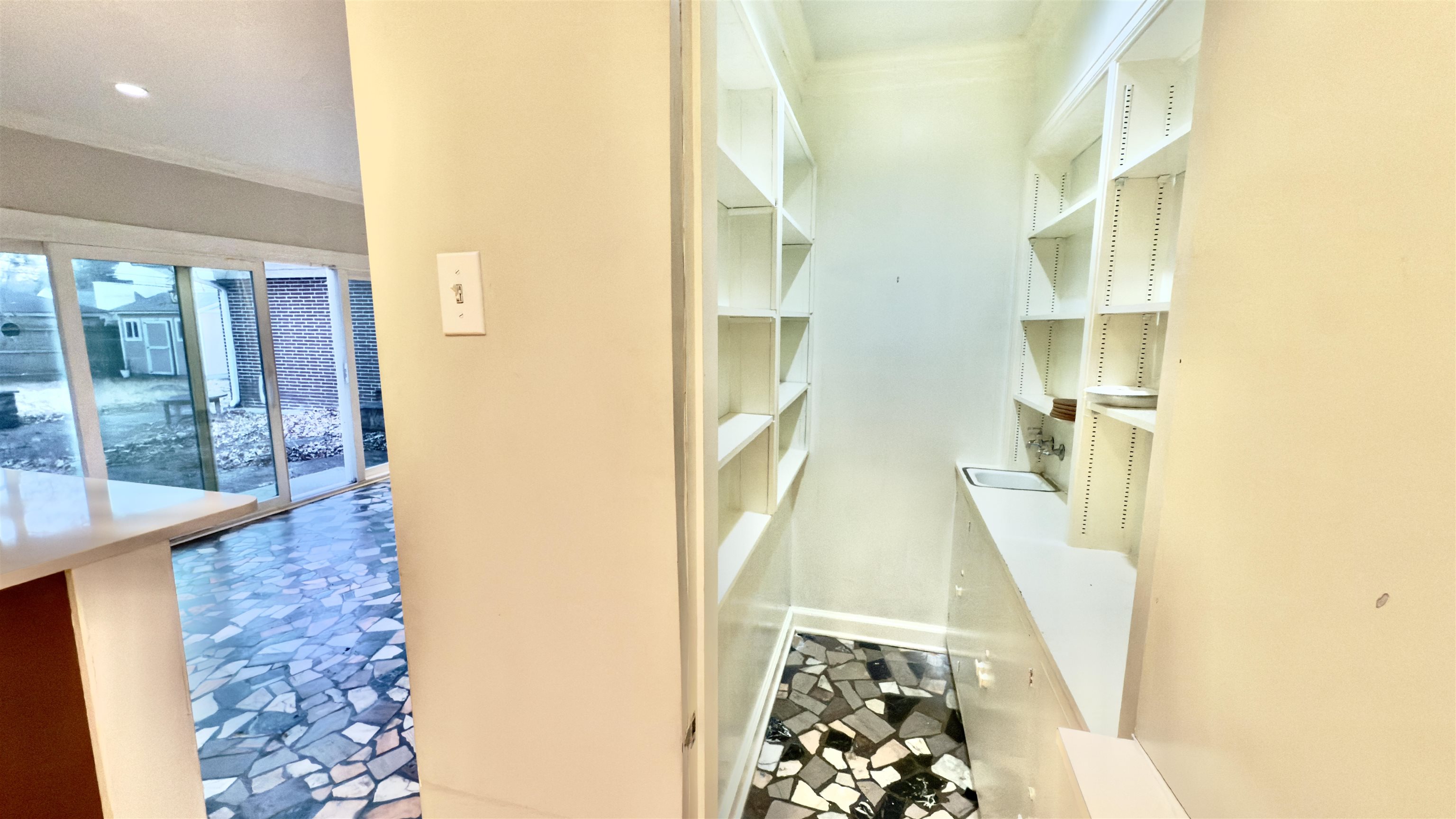 5209 Walnut Grove Road Memphis, TN 38117 - Photo 7 of 30 View of pantry