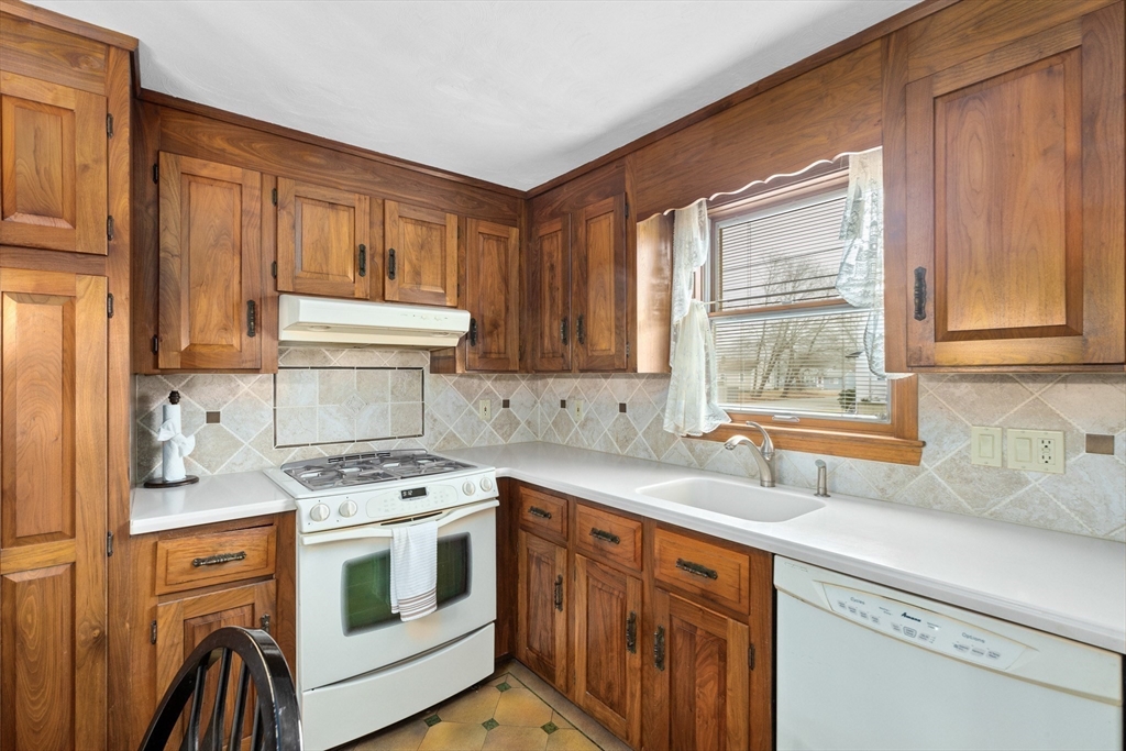 239 Moncrief Road Rockland, MA 02370 - Photo 10 of 34 Gallery Image 10
