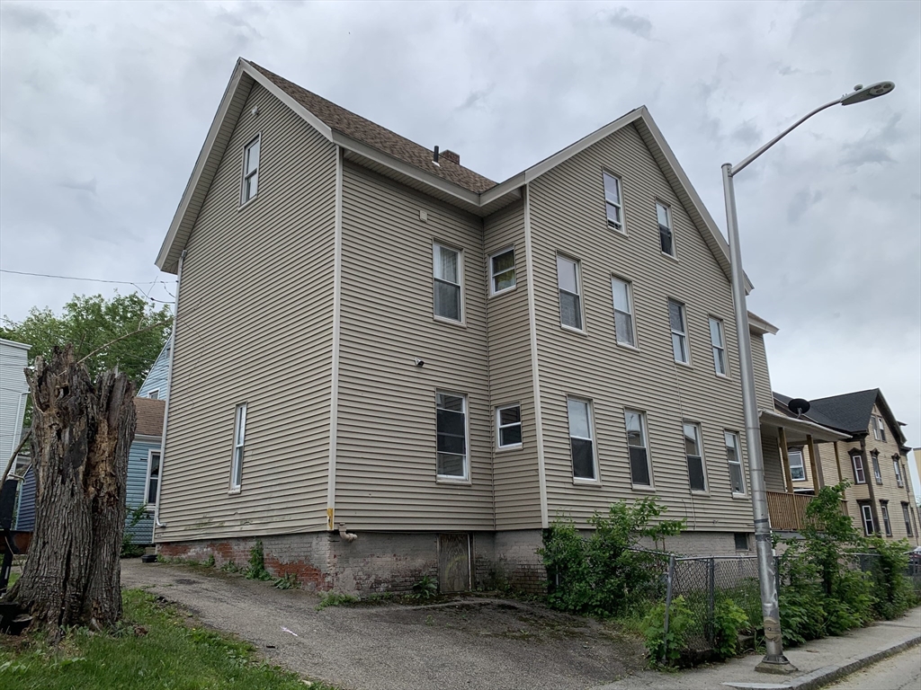 128 Austin Street Worcester, MA 01609 - Photo 3 of 30