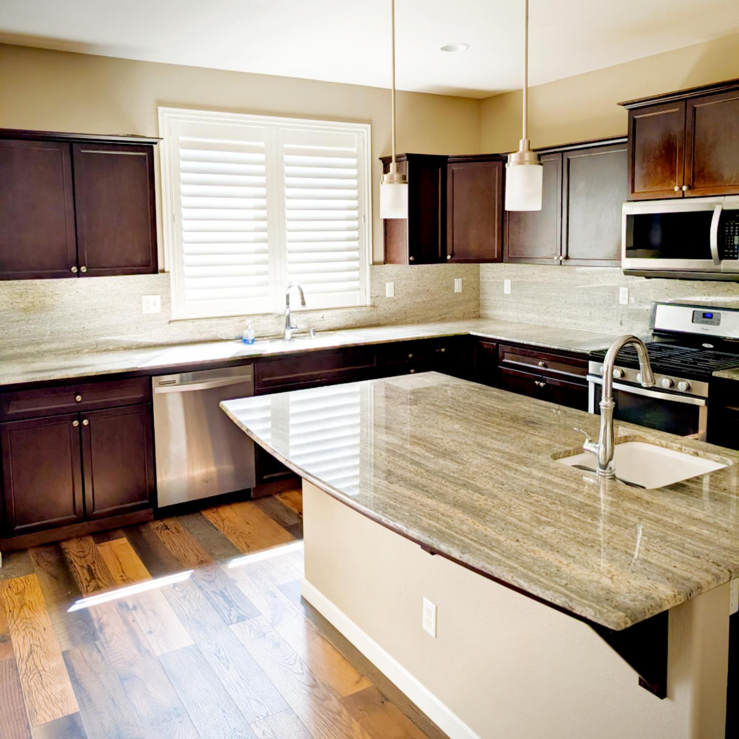 3492 Hampton Way Clovis, CA 93619 - Photo 11 of 58 Kitchen island