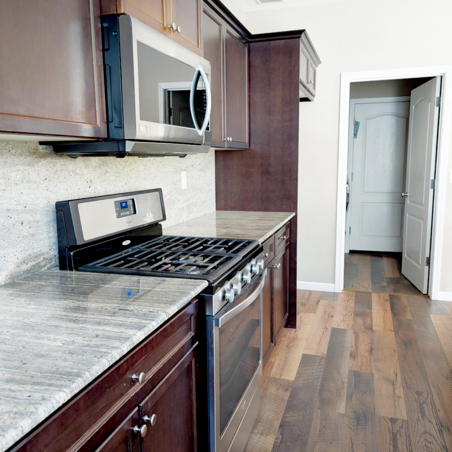 3492 Hampton Way Clovis, CA 93619 - Photo 13 of 58 Kitchen stove and counters