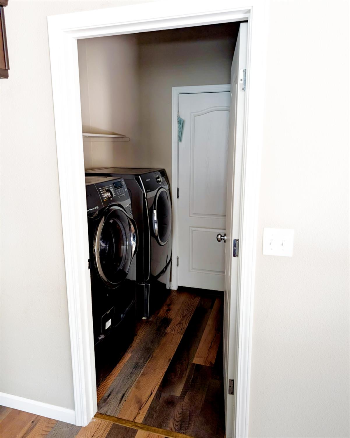 3492 Hampton Way Clovis, CA 93619 - Photo 14 of 58 Laundry