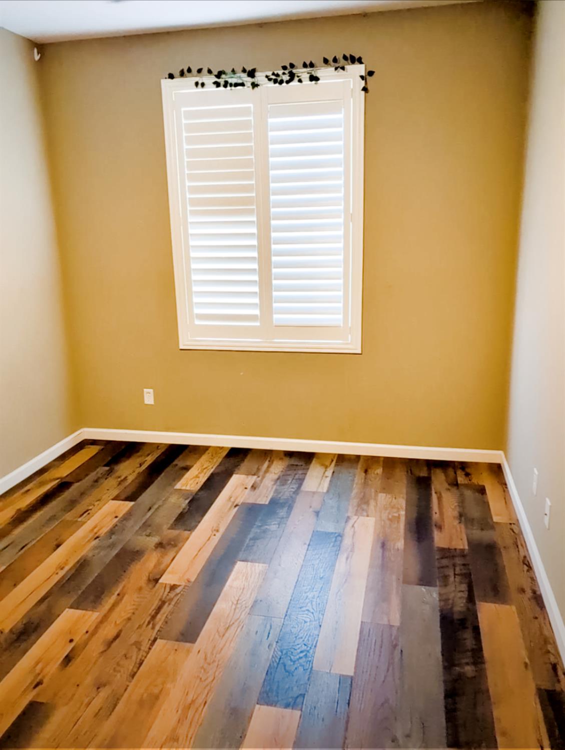 3492 Hampton Way Clovis, CA 93619 - Photo 24 of 58 upstairs bedroom 1-pic3