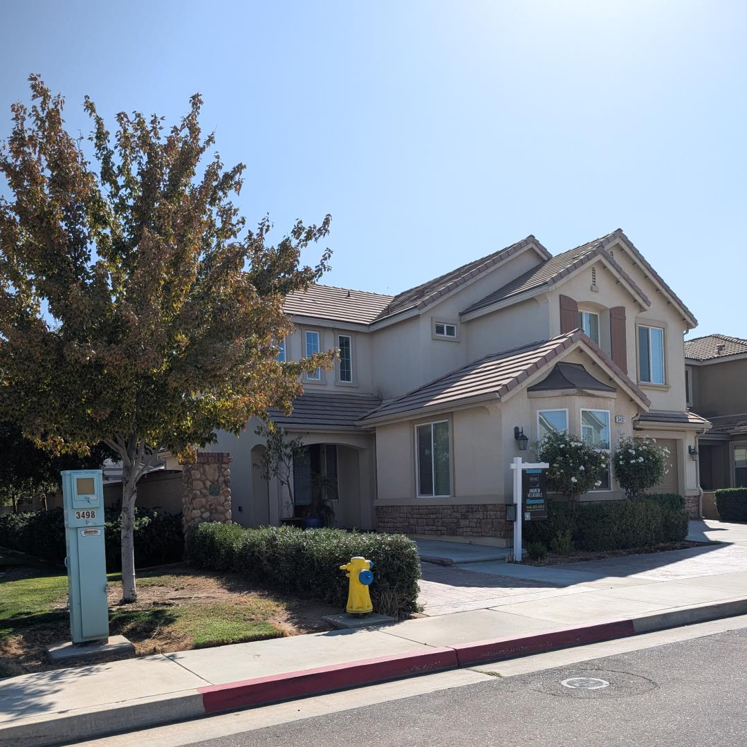 3492 Hampton Way Clovis, CA 93619 - Photo 3 of 58 Front of home-2
