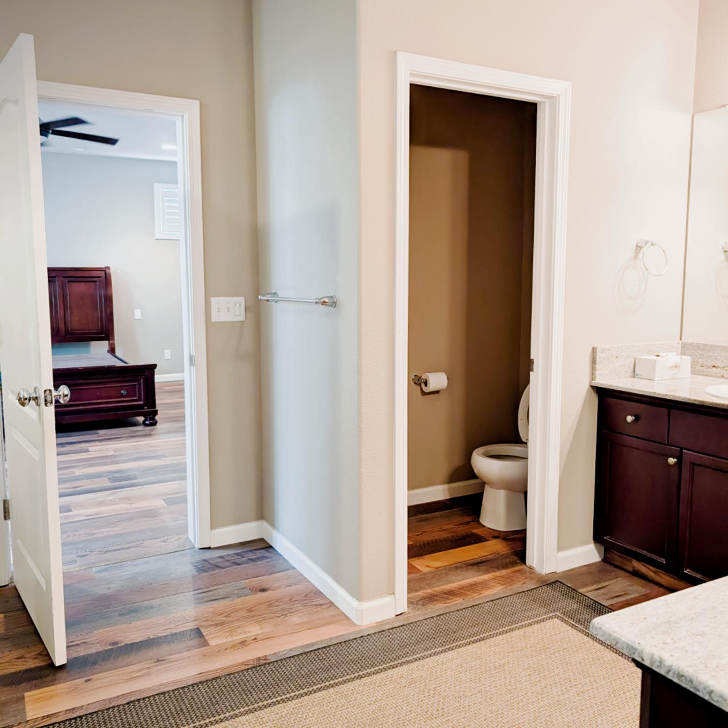 3492 Hampton Way Clovis, CA 93619 - Photo 35 of 58 main bedroom bath pic 1