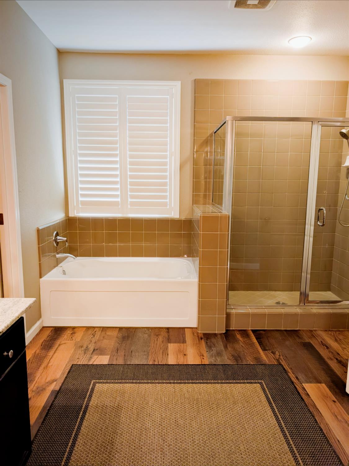 3492 Hampton Way Clovis, CA 93619 - Photo 37 of 58 main bedroom bath pic 3