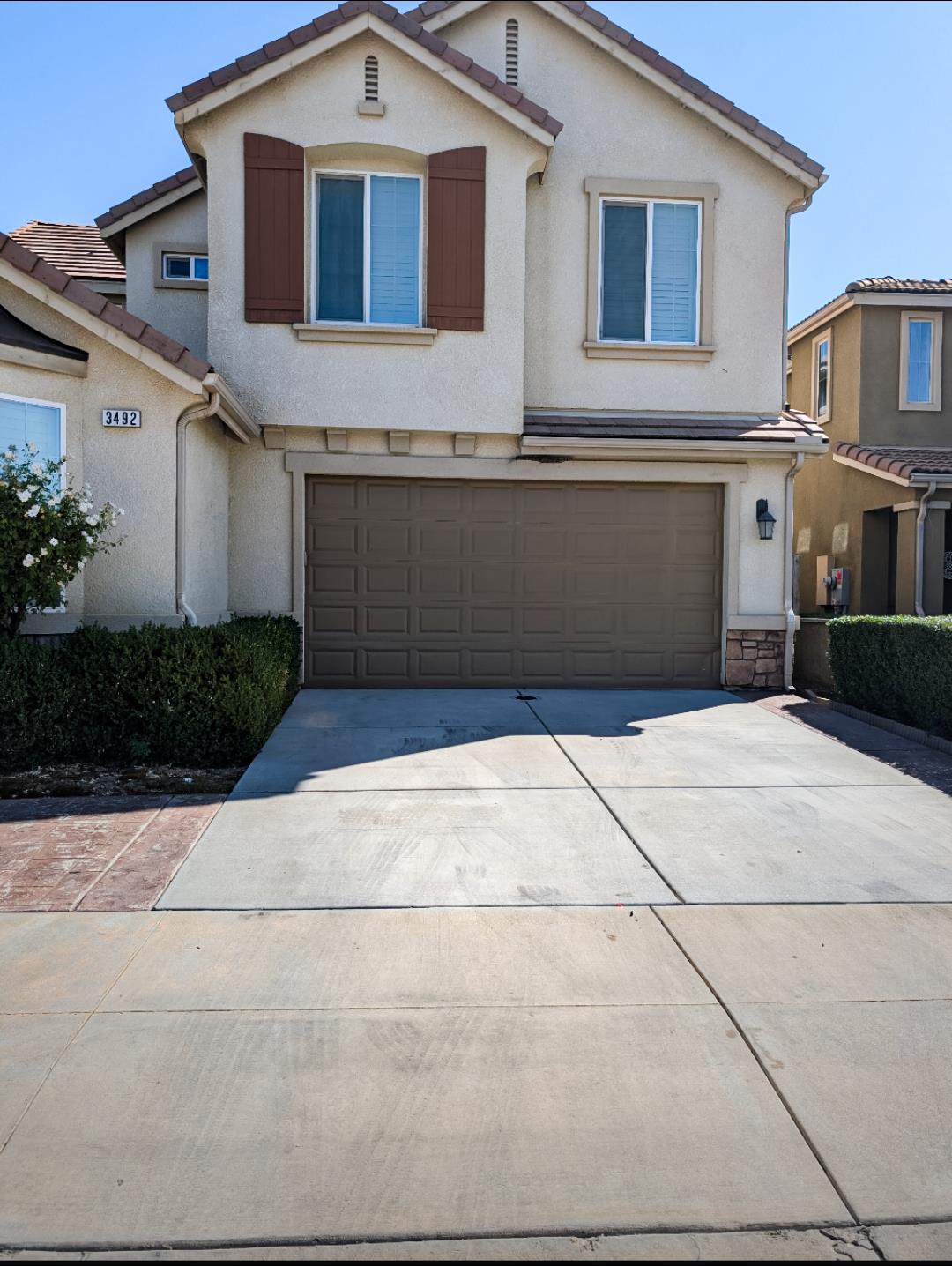 3492 Hampton Way Clovis, CA 93619 - Photo 4 of 58 Front of home-3