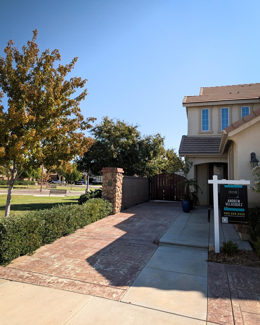 3492 Hampton Way Clovis, CA 93619 - Photo 5 of 58 Front of home-4