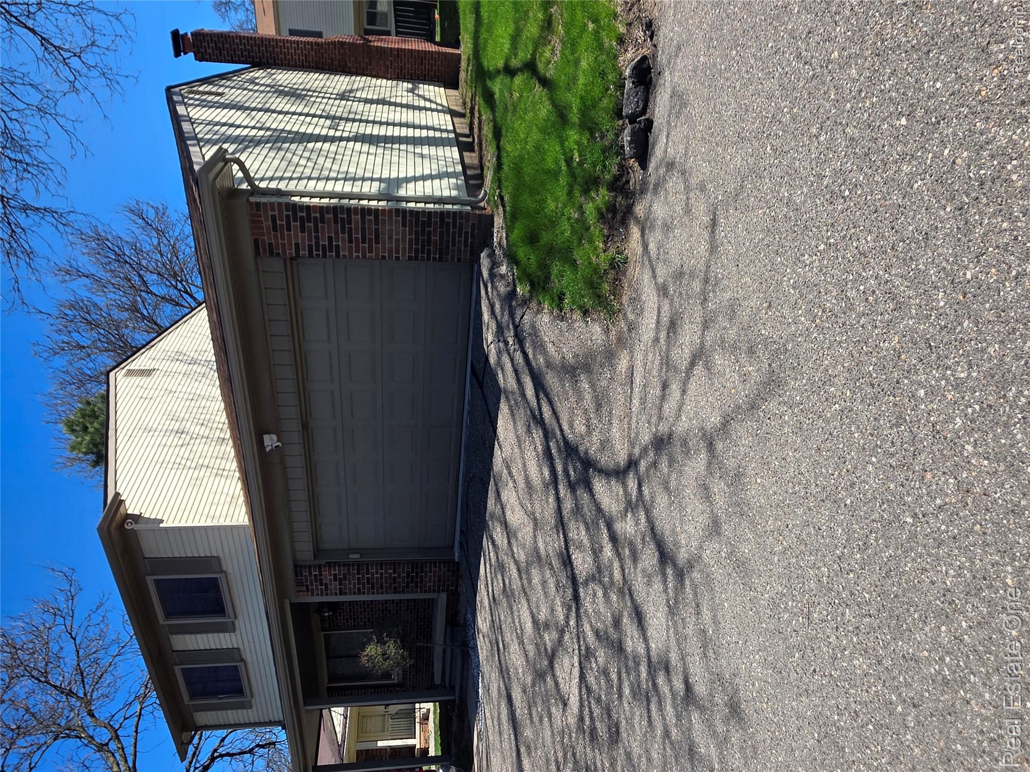 2898 Roundtree Drive Troy, MI 48083 - Photo 1 of 63