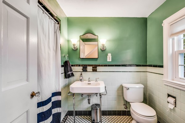 27 Hodge Road Arlington, MA 02474 - Photo 19 of 30 Gallery Image 19