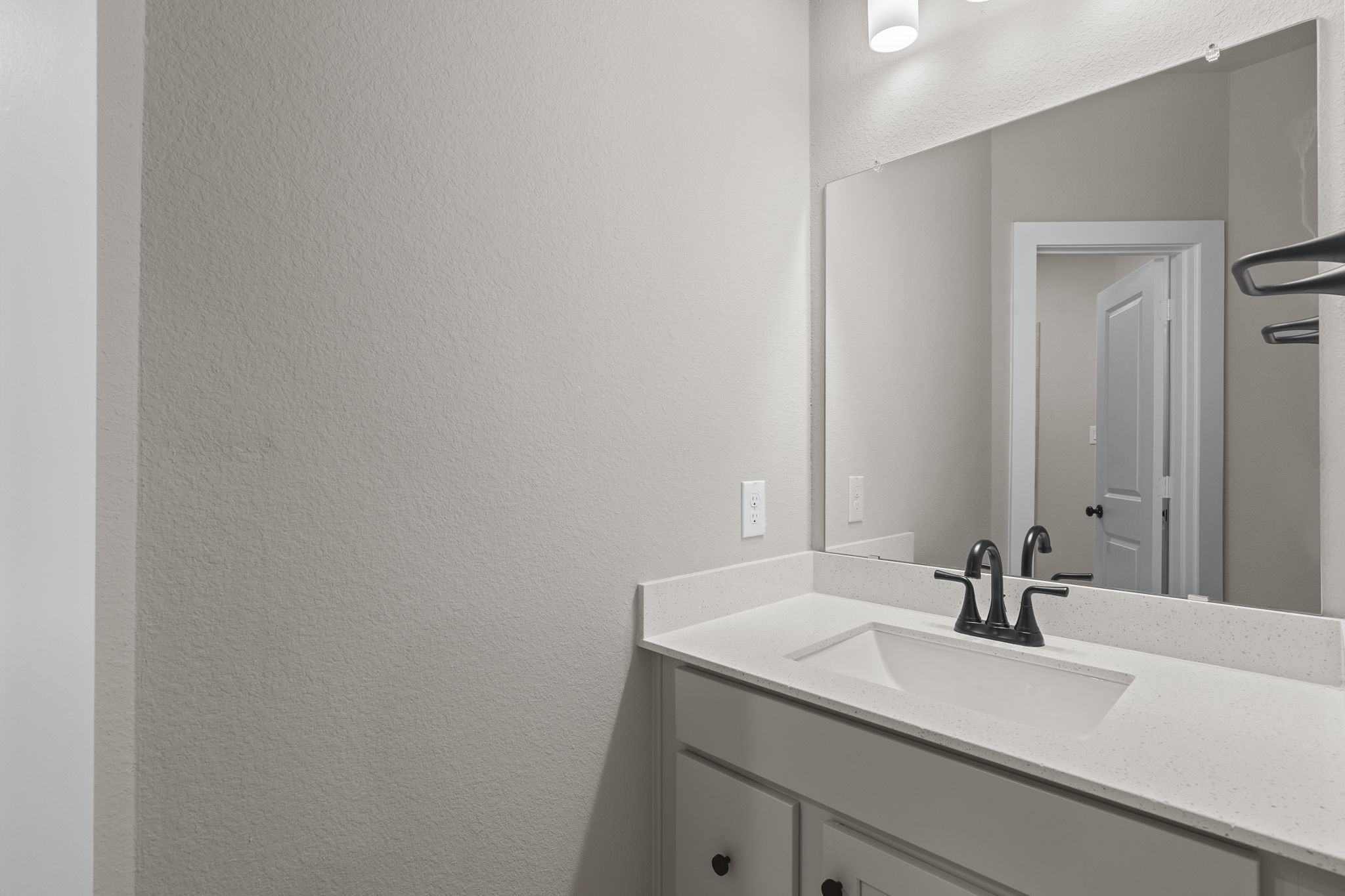 9434 Pacific Crest Porter, TX 77365 - Photo 24 of 50 Upstairs Bath.