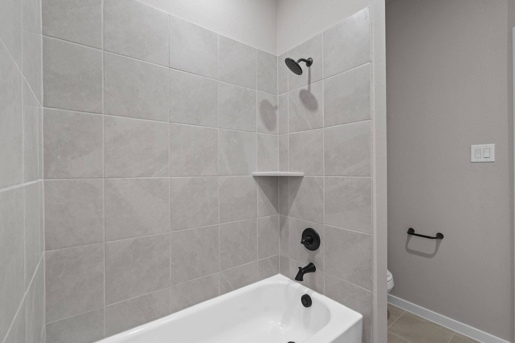 9434 Pacific Crest Porter, TX 77365 - Photo 25 of 50 Upstairs Bath.