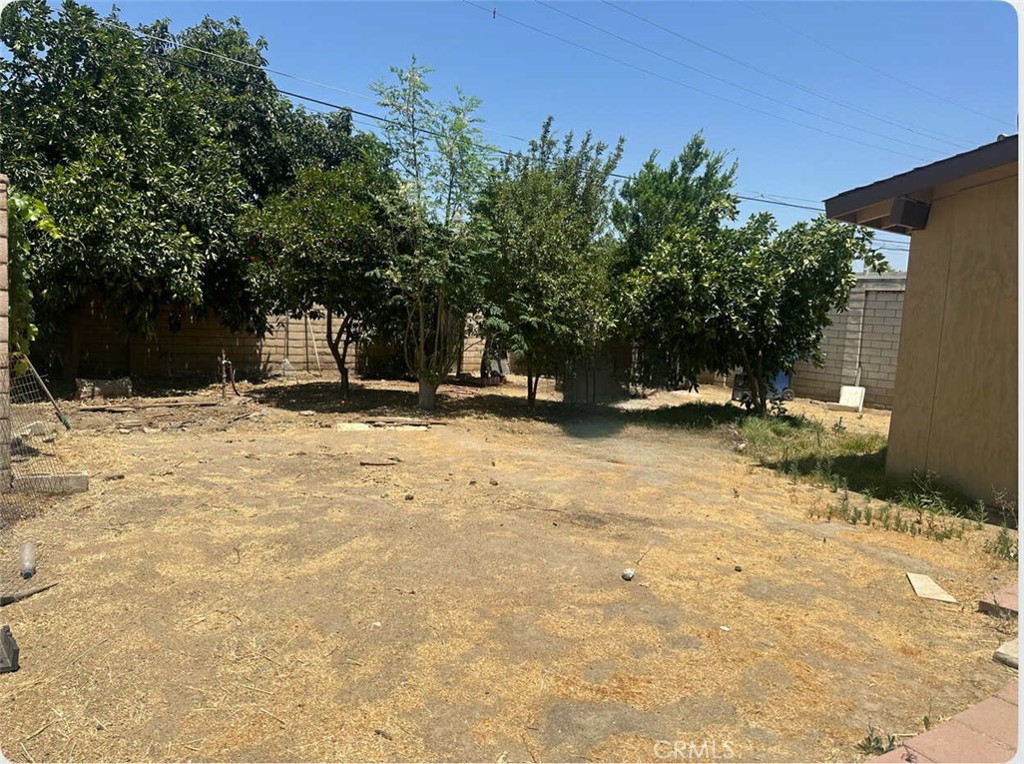 725 18th Place Delano, CA 93215 - Photo 32 of 36 a view of outdoor space and yard
