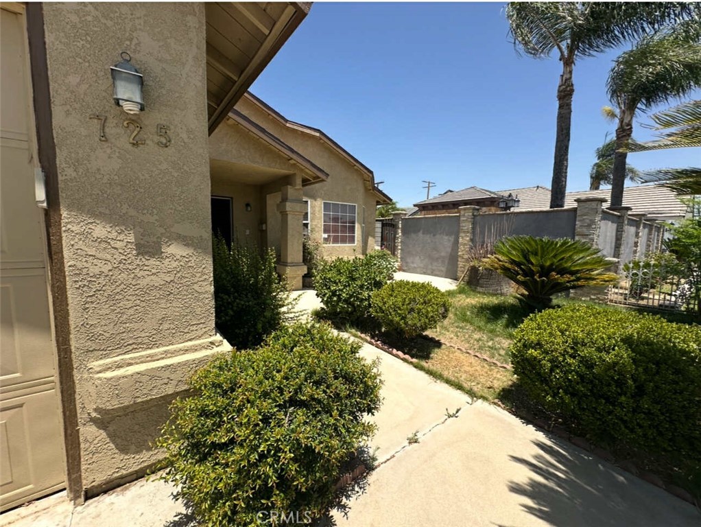 725 18th Place Delano, CA 93215 - Photo 4 of 36 a view of a house with a small yard and plants