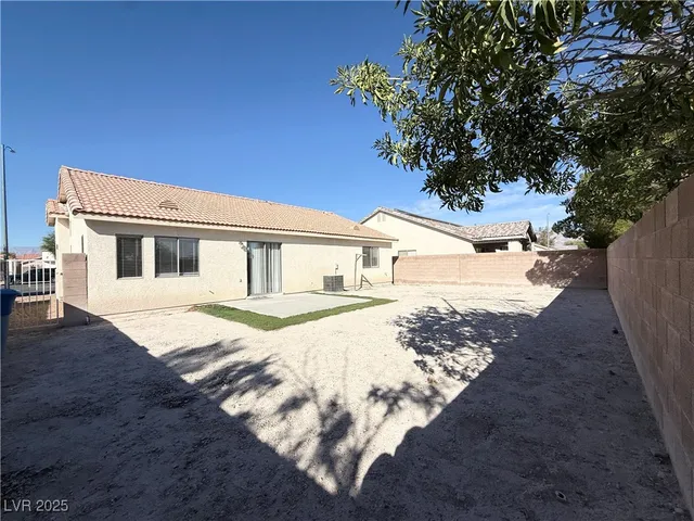 $1,750 | 5718 Royal Sands Street, North Las Vegas, NV 89031