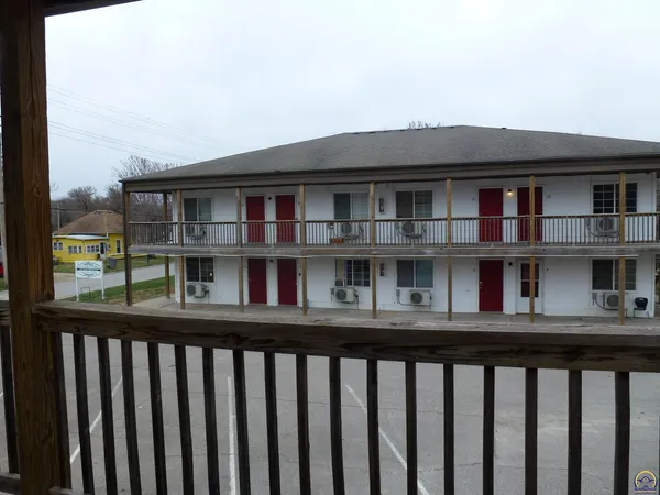 $1,080,000 | 905-909 East Street, Emporia, KS 66801