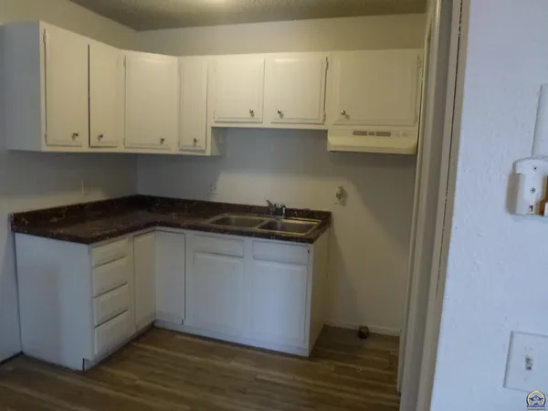 $1,080,000 | 905-909 East Street, Emporia, KS 66801