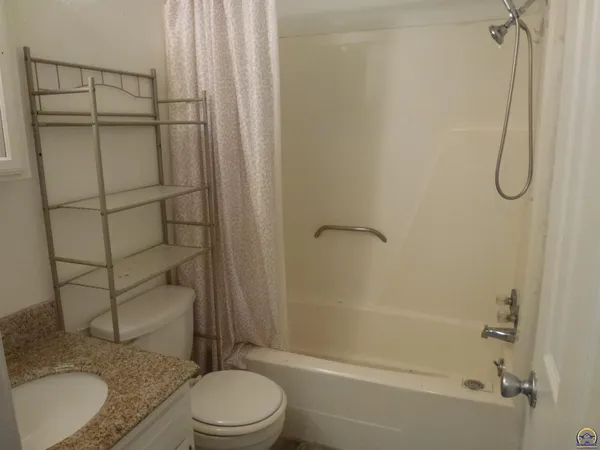 $1,080,000 | 905-909 East Street, Emporia, KS 66801