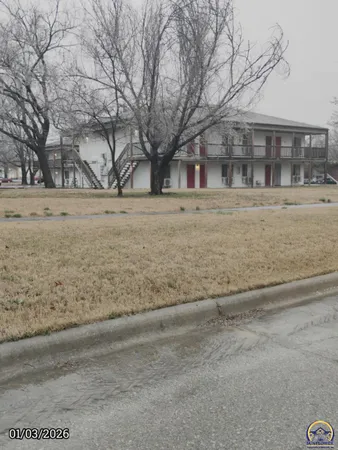 $1,080,000 | 905-909 East Street, Emporia, KS 66801