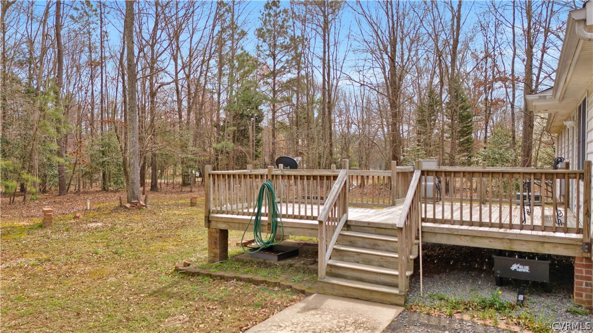 8561 Roundabout Road Henrico, VA 23231 - Photo 8 of 42 a view of a bench in the roof deck