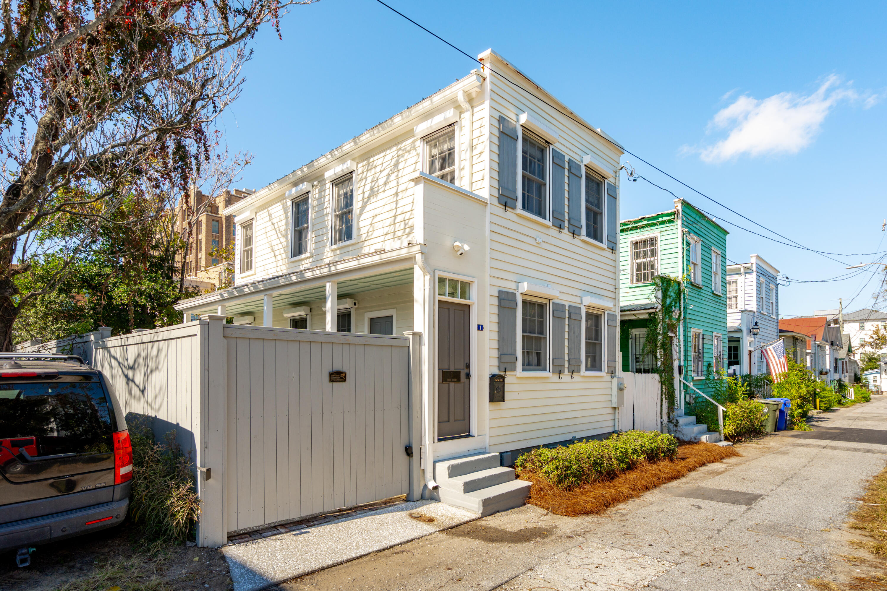 1 Ducs Court Charleston, SC 29403 - Photo 2 of 25 1DucsCt-KeenEyeMarketing-003