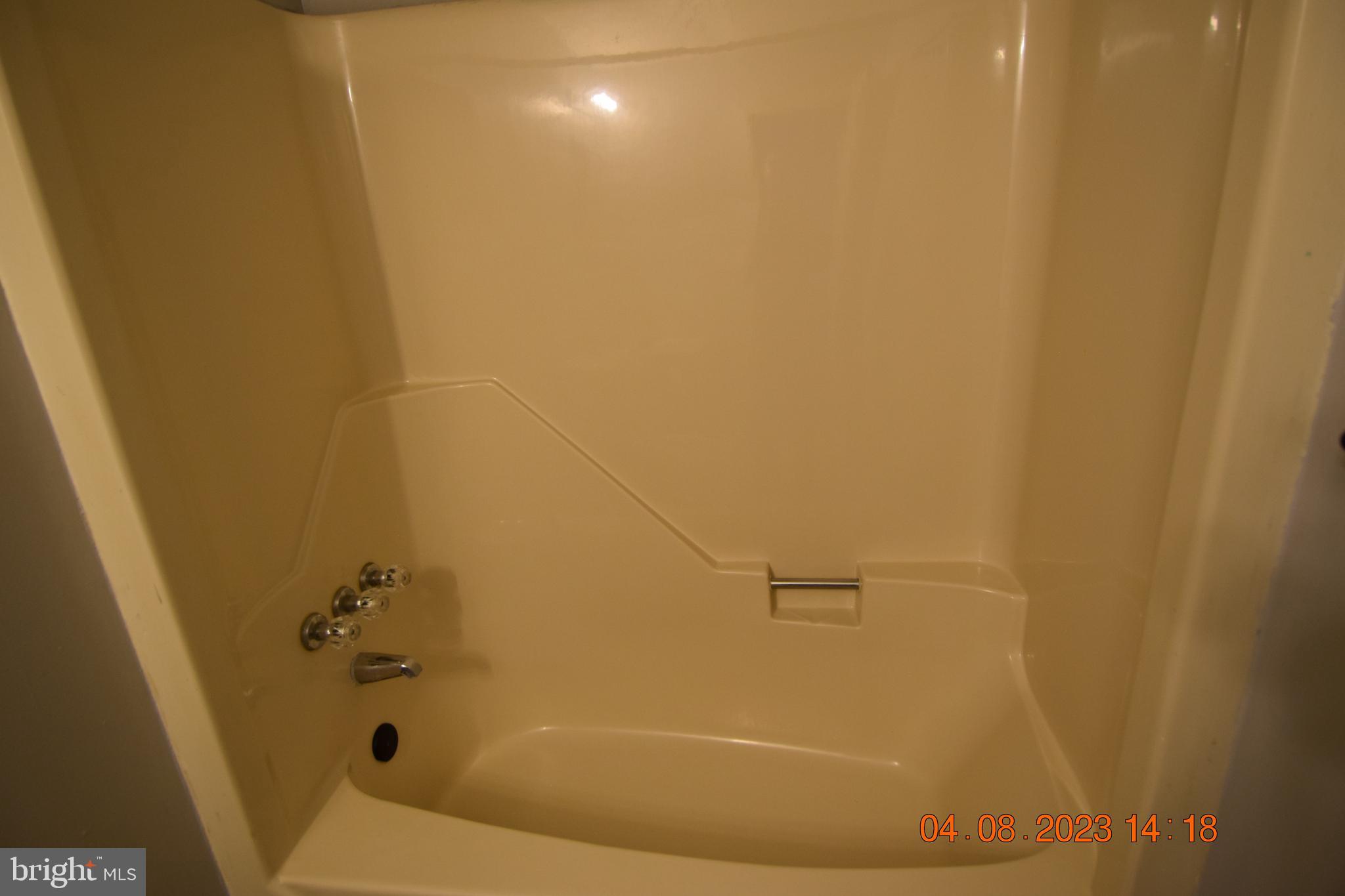 12 Sullivan Road Westminster, MD 21157 - Photo 14 of 32 Upper tub