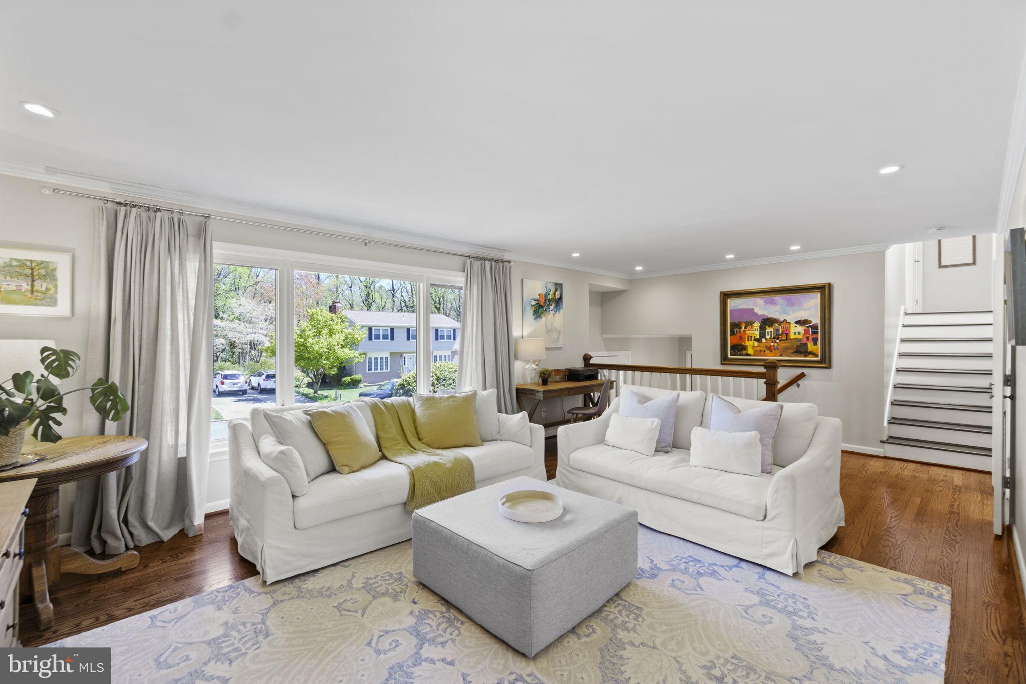309 Halsey Road Annapolis, MD 21401 - Photo 3 of 44 Warm and welcoming family room w/ bay window