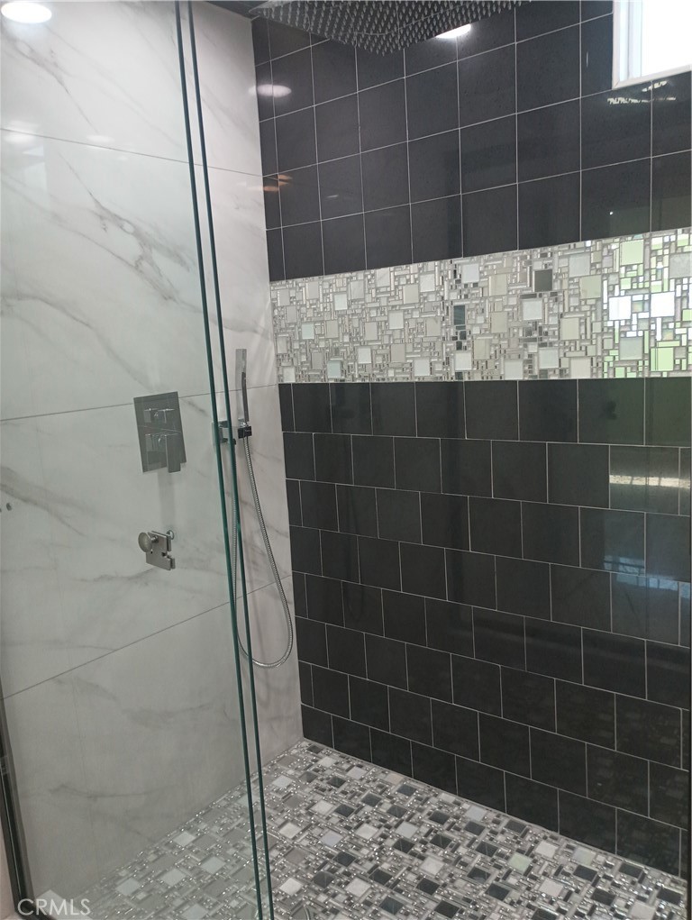 350 South Willow, Unit 134 Rialto, CA 92376 - Photo 15 of 22 Primary bathroom