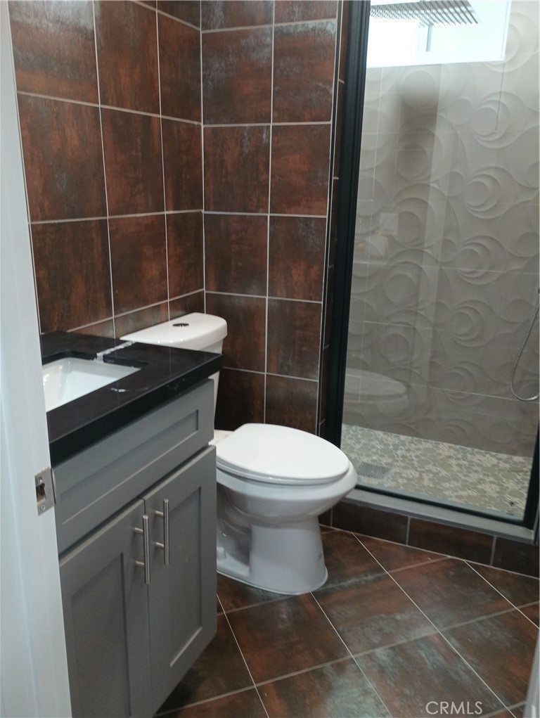 350 South Willow, Unit 134 Rialto, CA 92376 - Photo 20 of 22 Guest bathroom