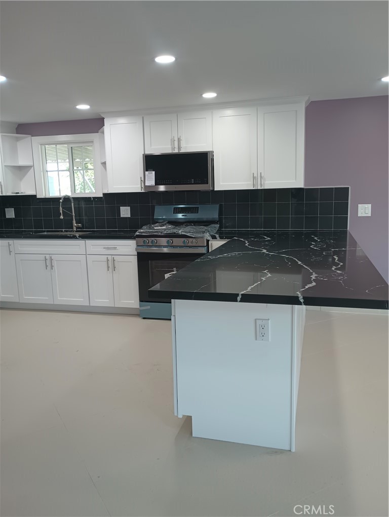 350 South Willow, Unit 134 Rialto, CA 92376 - Photo 6 of 22 Kitchen