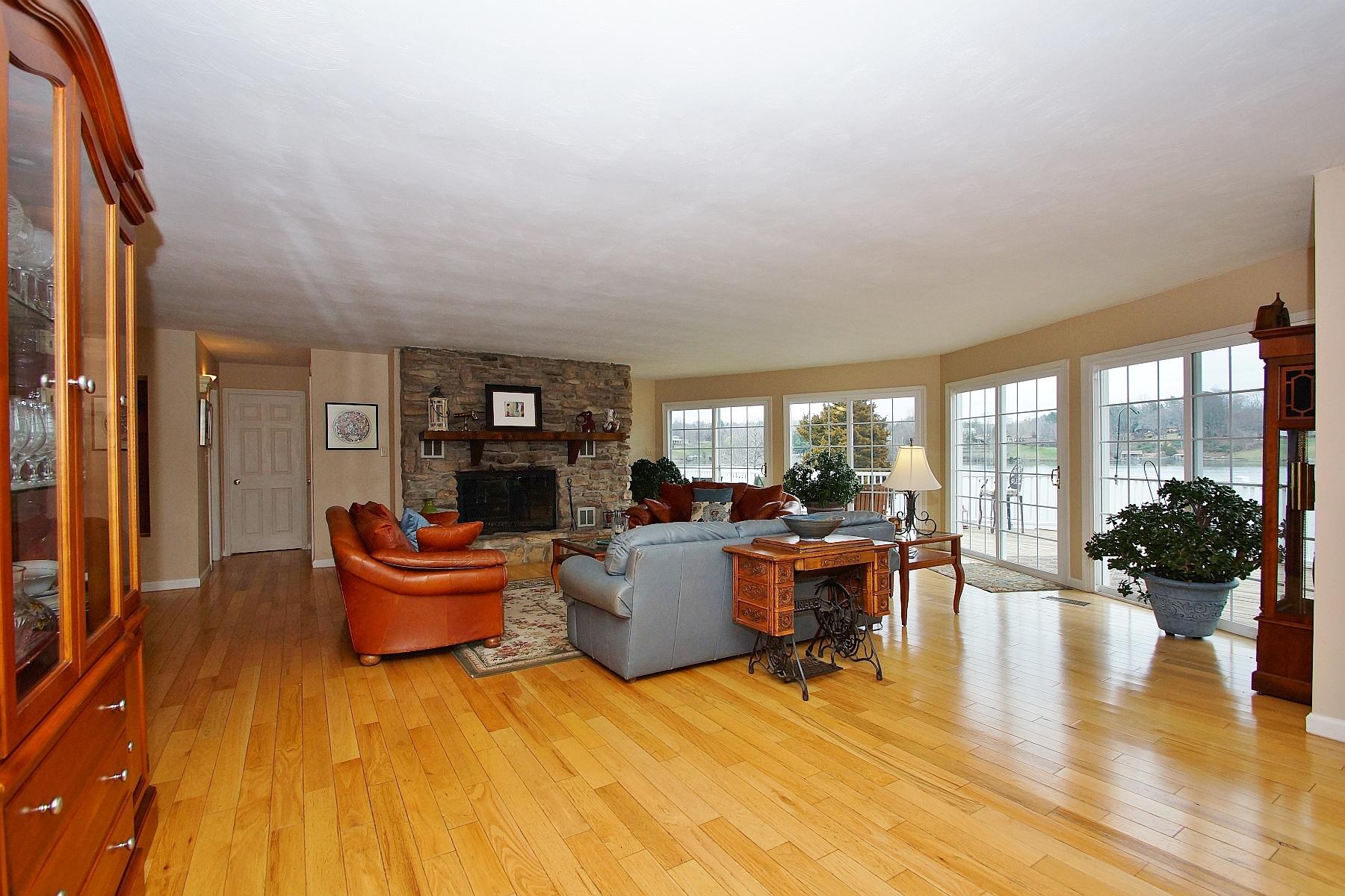 1525 Ellis Road Hardy, VA 24101 - Photo 48 of 88 46