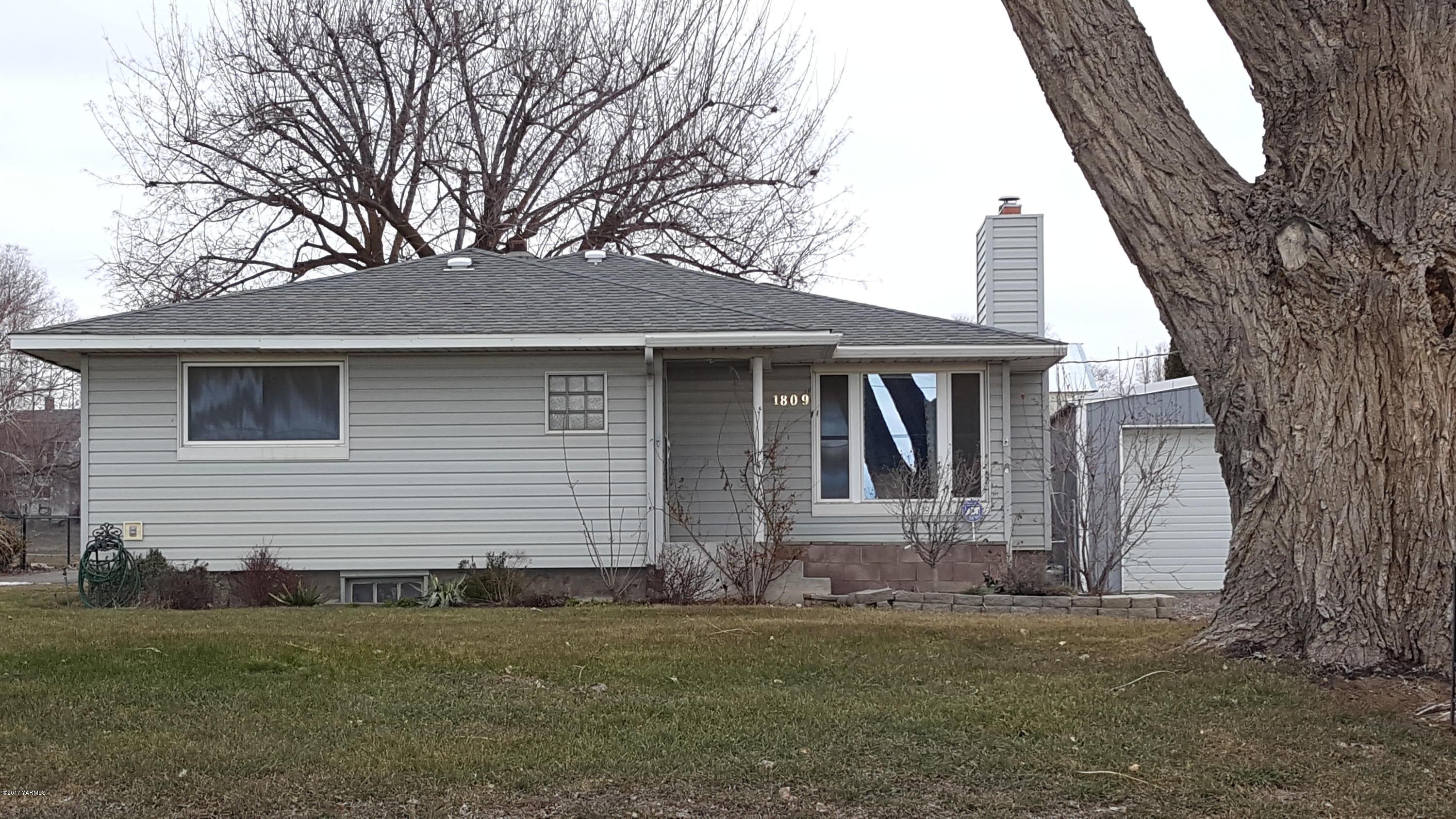 1809 Ekelman Road Yakima, WA 98901 - Photo 1 of 15 a front view of a house with garden