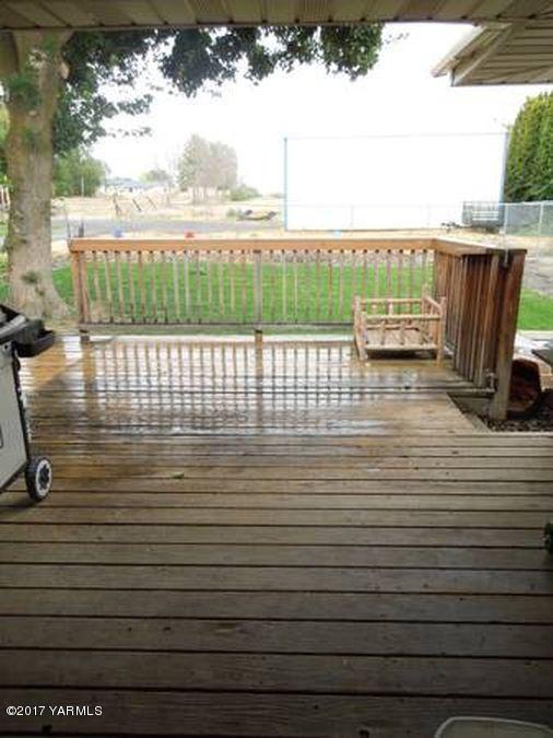 1809 Ekelman Road Yakima, WA 98901 - Photo 14 of 15 a view of a terrace with sky view